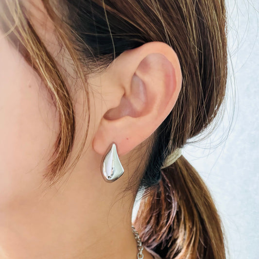 【ステンレス】ダイヤドロップ ニュアンスピアス