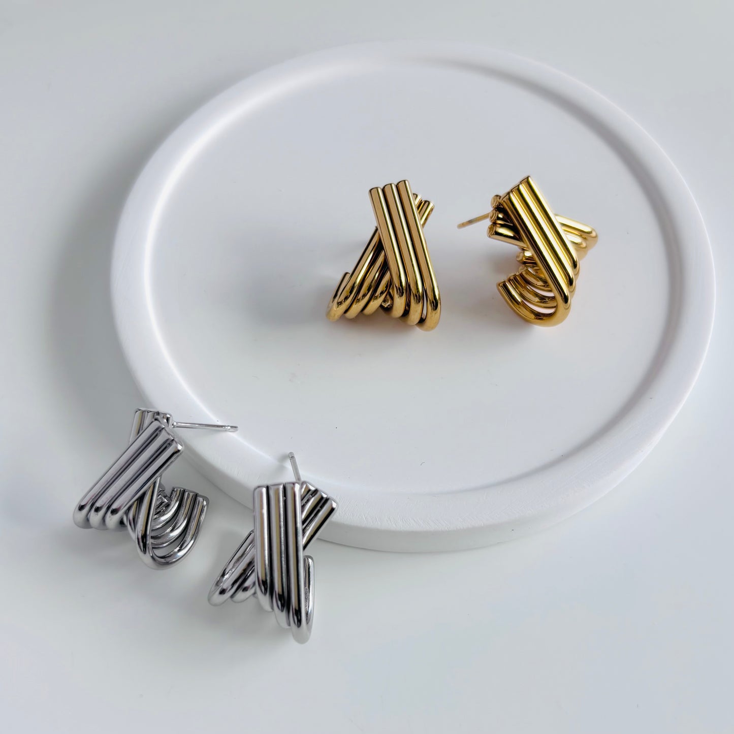 【ステンレス】クロスライン Jシェイプピアス