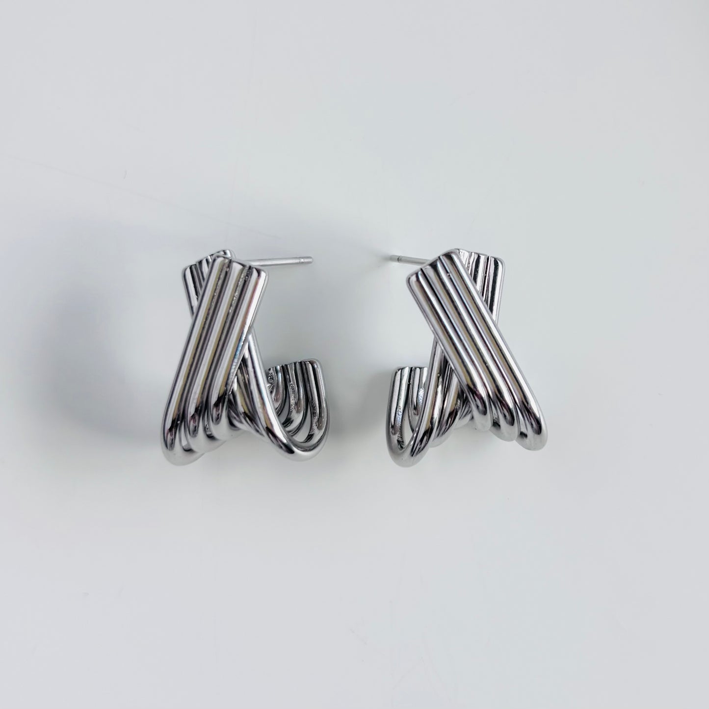 【ステンレス】クロスライン Jシェイプピアス