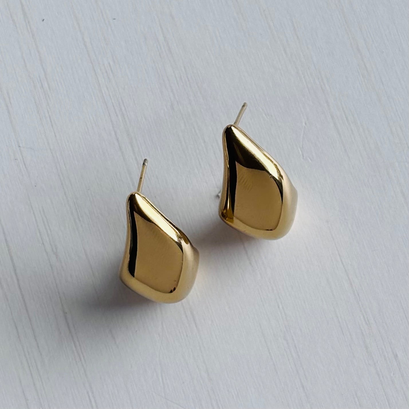 【ステンレス】ダイヤドロップ ニュアンスピアス