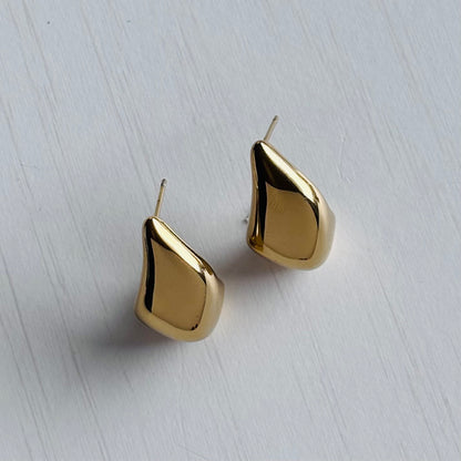 【ステンレス】ダイヤドロップ ニュアンスピアス