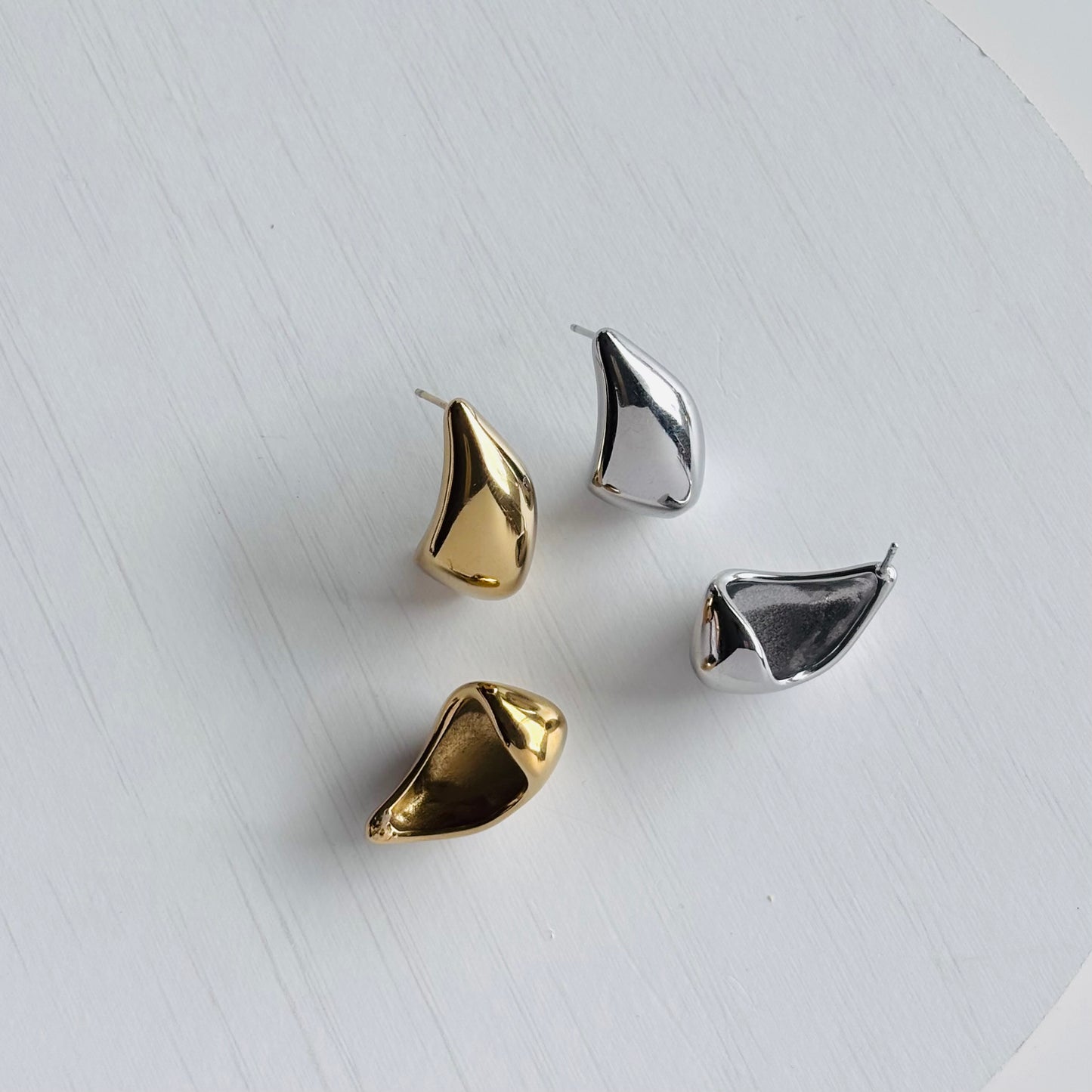 【ステンレス】ダイヤドロップ ニュアンスピアス