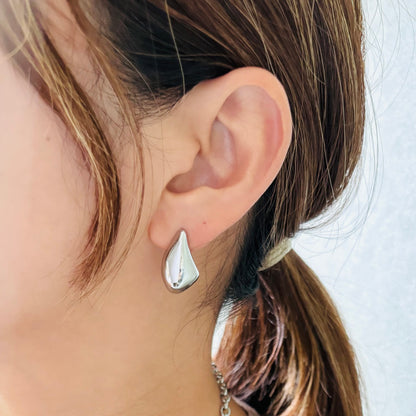 【ステンレス】ダイヤドロップ ニュアンスピアス